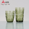 Bicchiere di bicchiere di vetro a colore solido verde